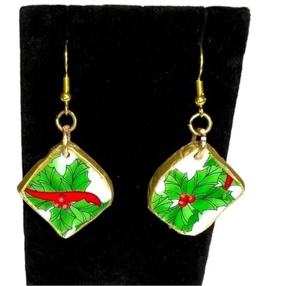 Broken China Artisan Earrings from Wicks n Sticks Berries N Bows Vintage Plate - Picture 2 of 6